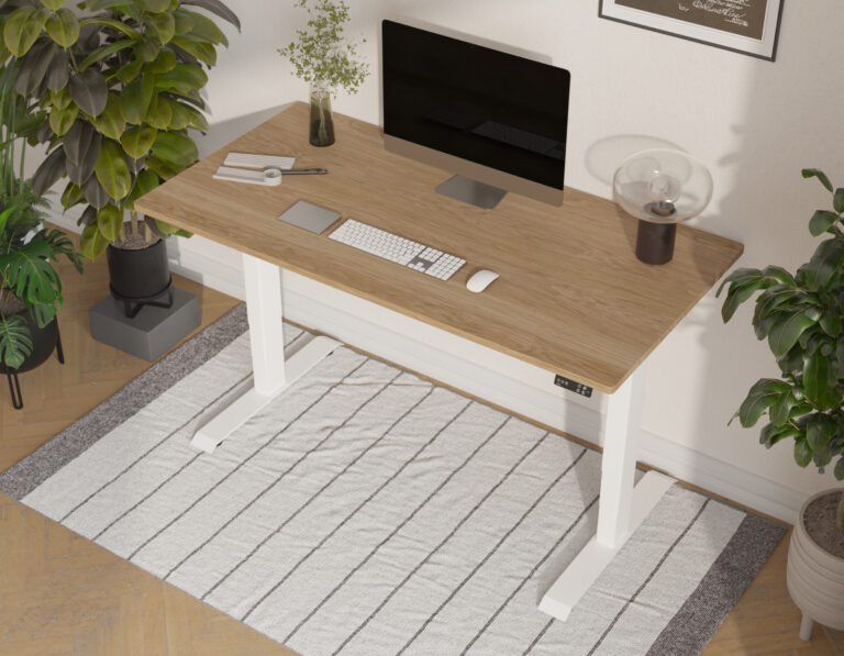 Elektrisch zit-sta bureau van massief eiken