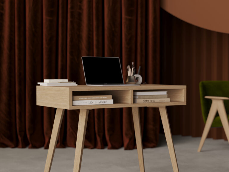 Smal eiken bureau met zijkanten en poten van massief eiken
