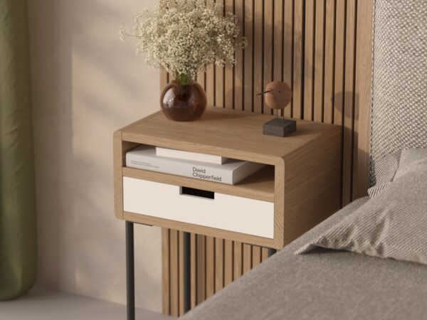 Houten nachtkastje met wit ladefront en metal poten