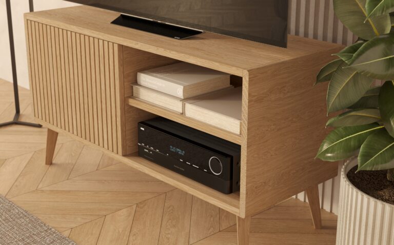 Compact eiken tv-meubel met eiken lattenfronten, 120 x 45 cm