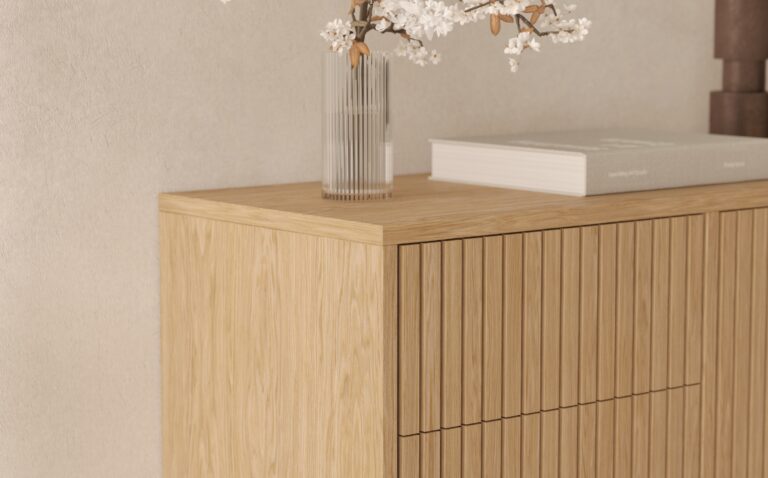 Klein eiken dressoir met eiken lattenfronten